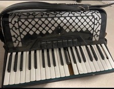 Defektes Akkordeon Unbekannter