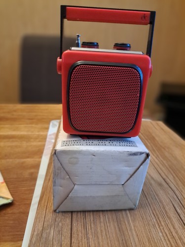 Ein retro würfel radio - ein, würfel-radio
