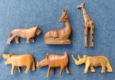 6 alte Tiere aus Holz