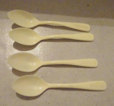 4 Puppenlöffel, Plastiklöffel,Dr. Oetker