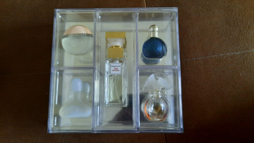 Schaukasten mit parfum - 5,