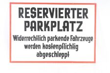 altes Schild Berdinaks Reservierter Parkplatz ... kostenpflichtig abgeschleppt 