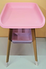 Super praktischer Baby Born rosa Wickeltisch mit lila Ablage und Holzbeinen