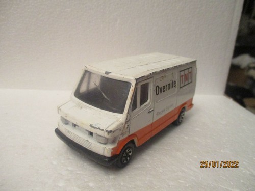 Corgi mercedes benz 207d - mercedes,