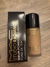 Mac Studio Radiance Serum Powered Foundation - NW20