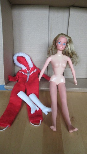 Barbie puppe mit busy - puppe, händen