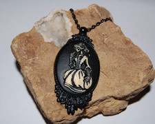 Kette Skrull-Frau Gothic