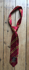 HARRY POTTER krawatte GRYFFINDOR rot gelb bestickt, gebraucht -- TOP!!