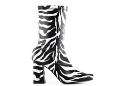 Schwarze und weiße Damen