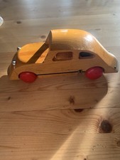 Antikes Holz-Spielzeug-Auto