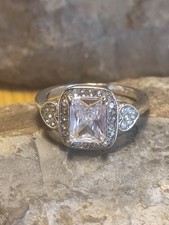 Damen Ring Gr 57 in Silber edler Lila Stein funkelt schön Zeitlos modern