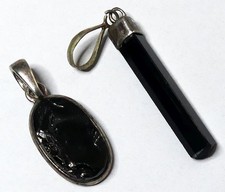 Vintage - zwei schwarze Schmuckstücke  *   Anhänger  *   Schungit / Turmalin ???