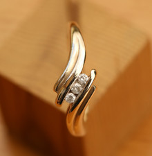 Bypass Ring 9 kt massiv Gelbgold mit 3 Diamanten Größe N Vintage gereinigt