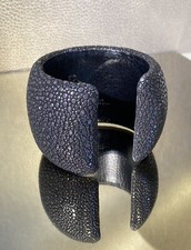 Rochenleder Armreif  Samba von