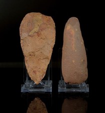 Faustkeil und Steinbeil aus