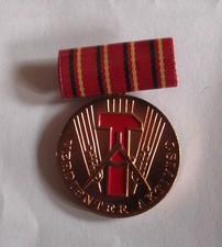 Abzeichen,Orden Verdienster Aktivist,Hammer,Ährenkranz,Zirkel,Wettbewerb,Emblem