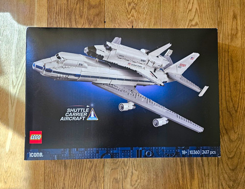 Lego icons shuttle carrier - shuttle,