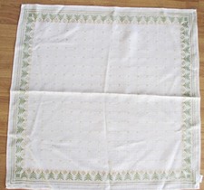 Weihnachtstischdecke Mitteldecke 80x80 Hellgrün Creme, Tannenbäume, Sterne