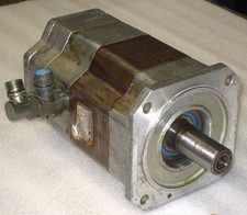 ein SIEMENS 3~Brushless-Servomotor FK6083-6AF71-1TH0 Drehmoment 16 Nm mit Bremse