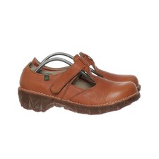 El Naturalista, Clogs