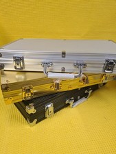 Pokerkoffer mit 300 Chips & 2 Satz Spielkarten -- Retourenware --