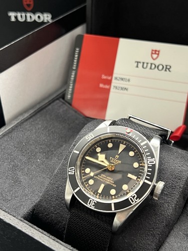 Tudor heritage black - tudor, bay