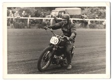 2 Fotografien Heinz Korff, Berlin, Speedway Motorrad-Rennen, Sandbahnrennen, Re 