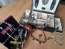 Schmuck Konvolut Aus Nachlass, Mode/Echtschmuck, Silber, Gold? WINDROSE Koffer