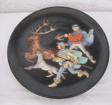 Wandteller Mittelalter Jagdmotiv Karlsruher Majolika Armbrust Speer Keramik