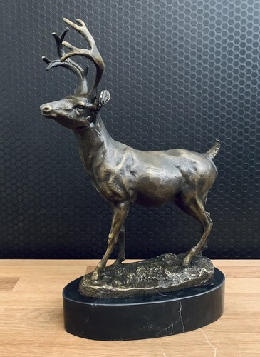 Bronzefigur hirsch mit geweih - bronzefigur,
