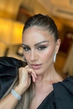 FOTO NR. 5 - NAZAN ECKES -