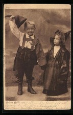 Kleiner Junge in Tracht mit