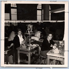 Frauen an Pfaff Nähmaschinen