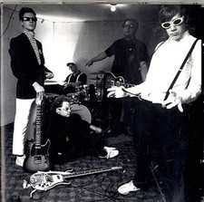 The Hives - A.K.A I-D-I-O-T |