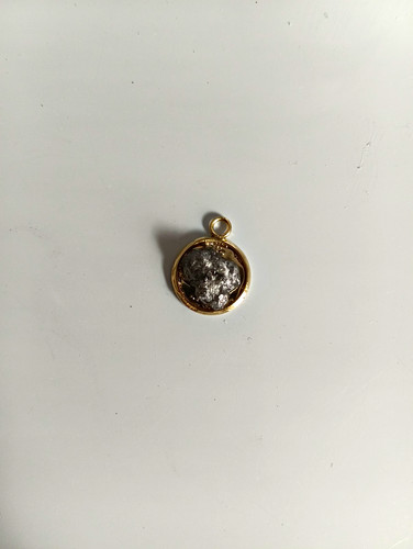 Runder anhänger goldfarben - anhänger,