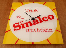 Werbeschild mit Uhr, Reklame, Werbung, Uhr, Wanduhr, Sinalco, Kneipe, Gaststätte