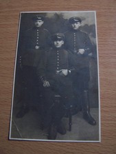 Drei Soldaten in Uniform
