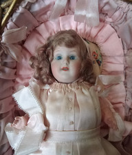 Alte kleine Puppe Porzellankopf Schlafaugen mit körbchen C. Hartmann