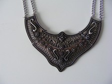 Auffällige Kette von H&M