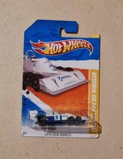 1:64 HOT WHEELS 39/240 -