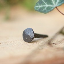 Eisennagel handgeschmiedet, Möbelnagel gewachst, Ziernagel wie Antik