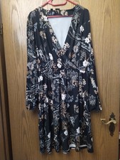 Kleid Damen Gr. 44/46, schwarz, geblümt, neuwertig