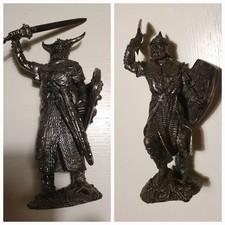 Ritter Kreuzritter Mittelalter Figur aus Kunstguss,  zwei Stück,  Text lesen 