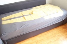 Latexhemd und Leggins mit