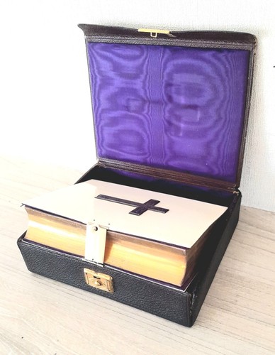 Stunning antique boxed holy - boxed,