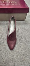 just the right shoe pastiche