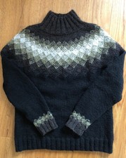 HANDGESTRICKTER PULLOVER -