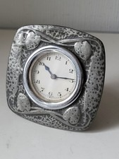 Tischuhr Liberty & Co London Artd and Craft Archibald Knox Zinn Jugendstil