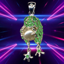 I frog pendant with stone