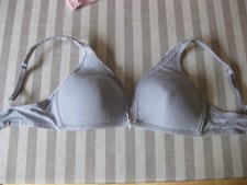 BH 75 B TCM Blau Schalen Spitzenrand ohne Bügel Verschl. Haken u.Ösen sehr schön
